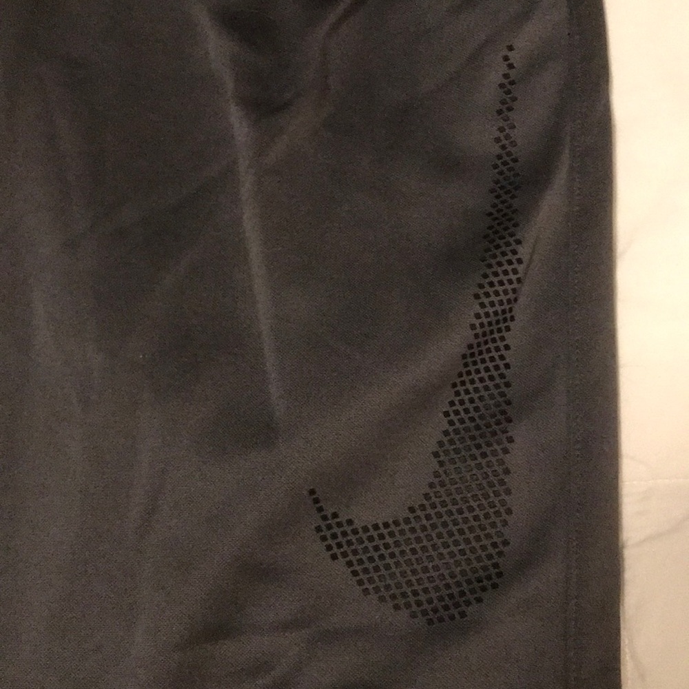 Men’s Nike Thermal pants. Grey.